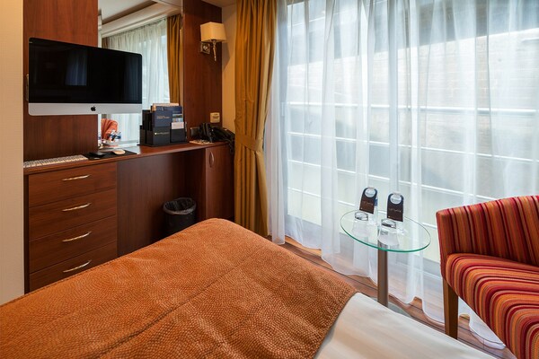 Amawaterways AmaDolce Accommodation Single 2.jpg